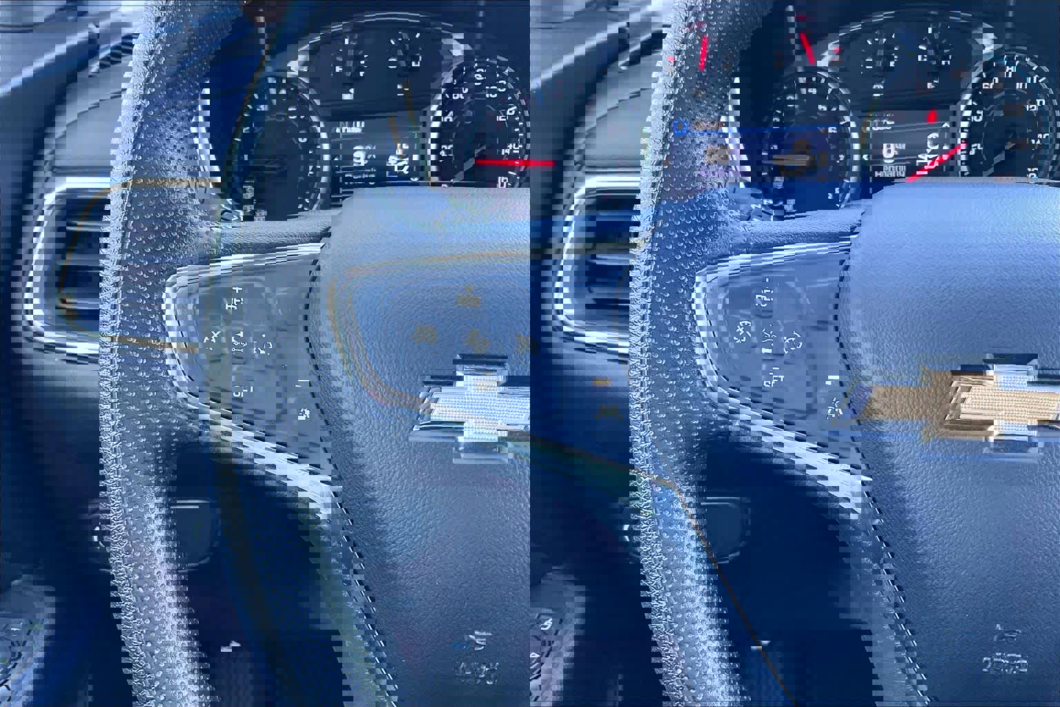 Used 2021 Chevrolet Equinox LT w/ LPO, Cargo Package image 23