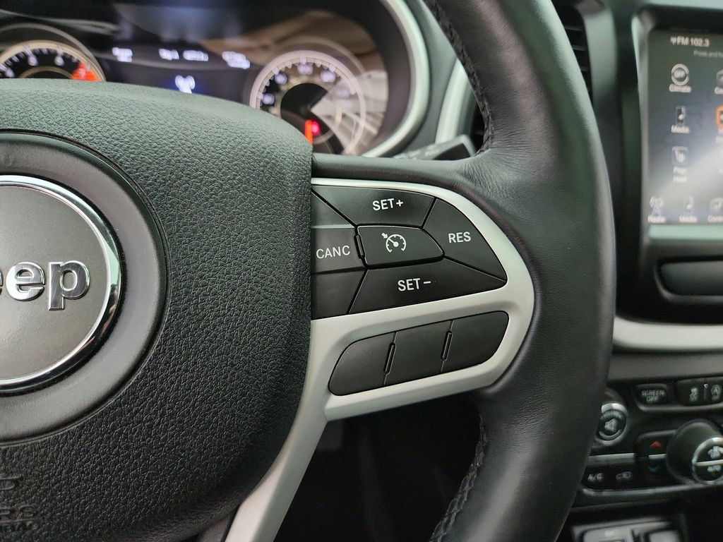 Used 2017 Jeep Cherokee Trailhawk w/ Comfort & Convenience Group AWD/4WD image 24