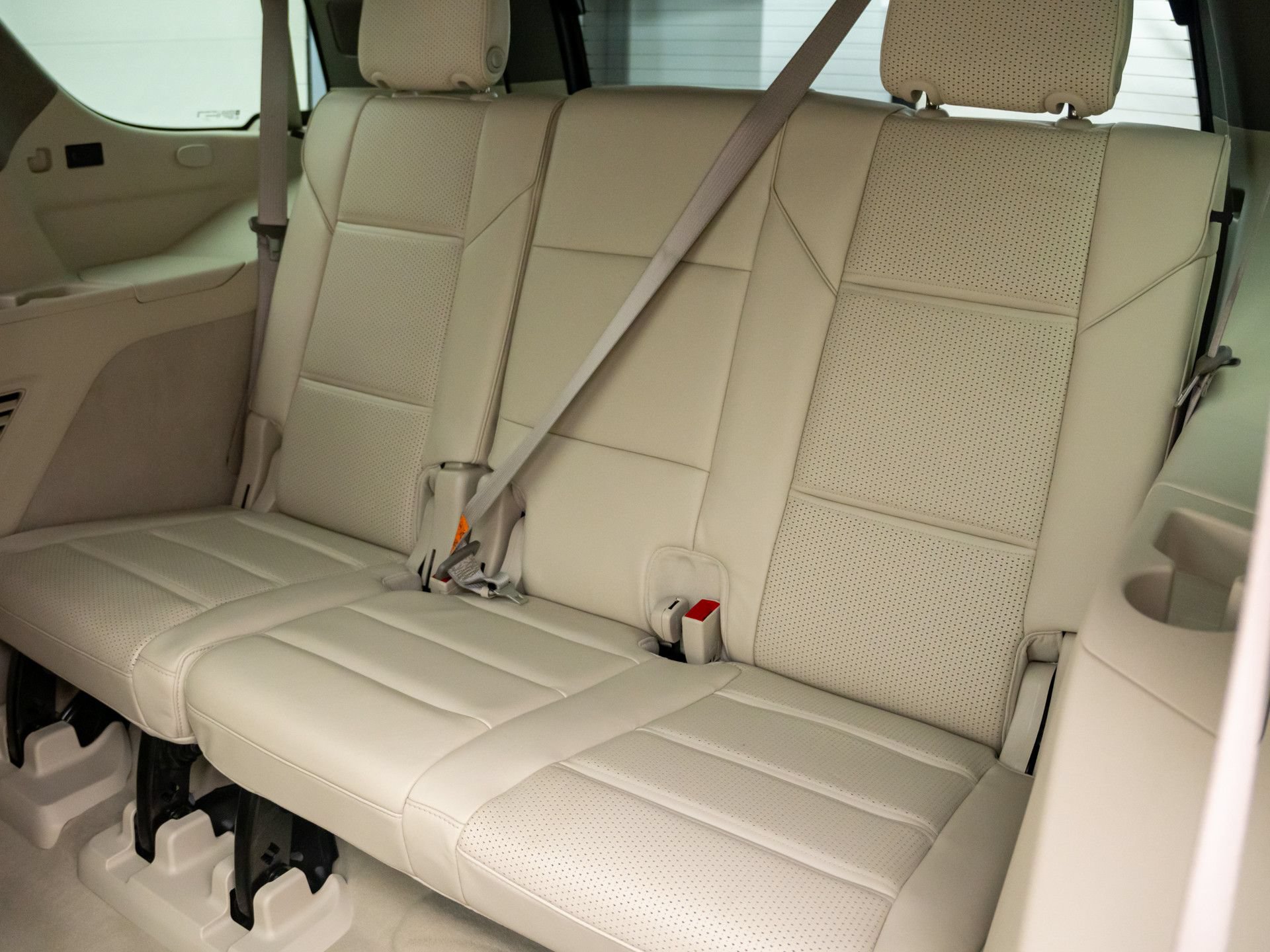 Used 2024 Cadillac Escalade Sport Platinum w/ LPO, ONYX Package AWD/4WD image 16
