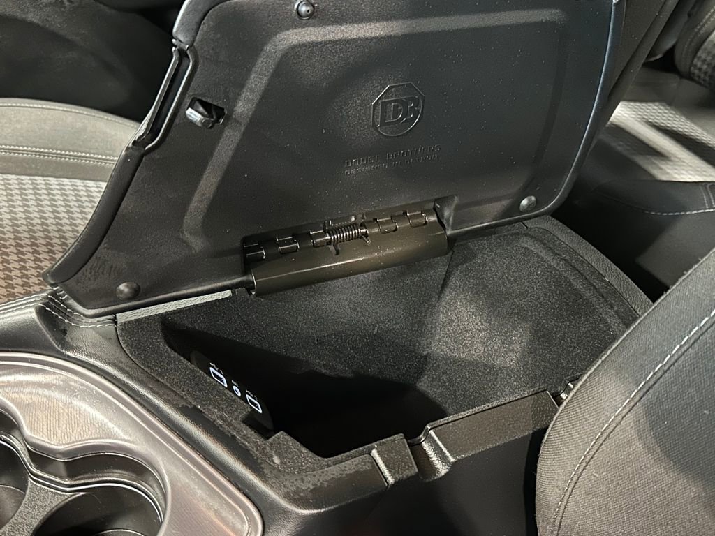 Used 2023 Dodge Challenger SXT w/ Blacktop Package image 25