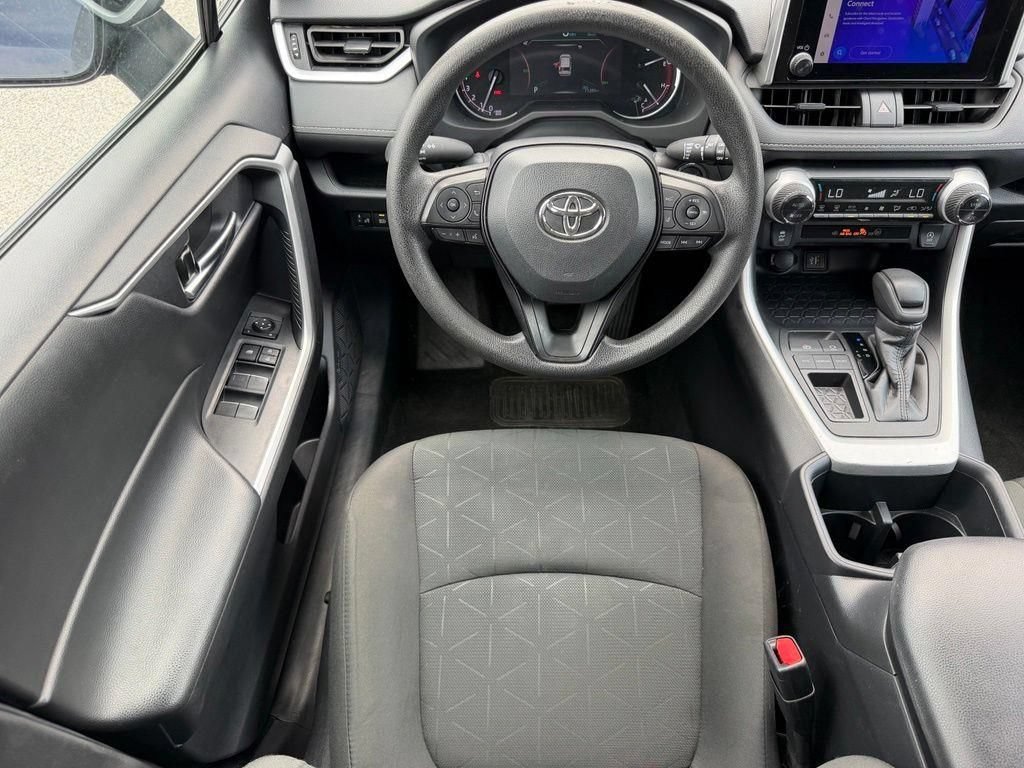 Used 2024 Toyota RAV4 XLE FWD image 10