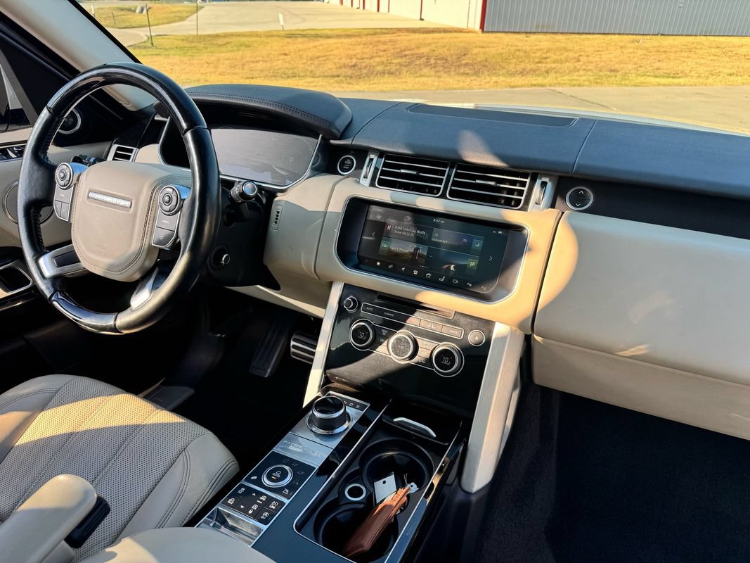 Used 2017 Land Rover Range Rover Supercharged AWD/4WD image 17