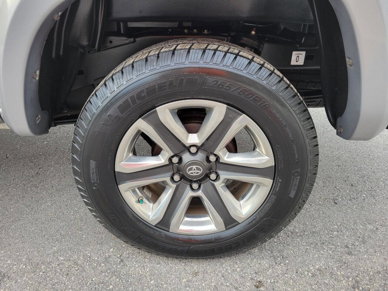 Used 2017 Toyota Tacoma Limited w/ Tow Package RWD image 13