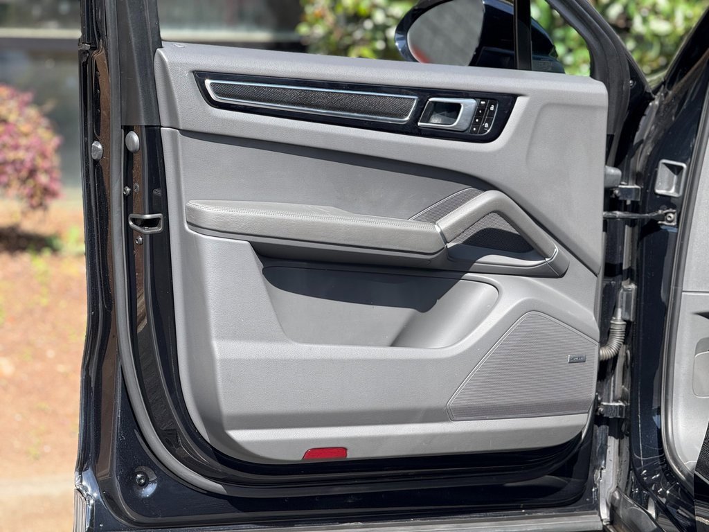 Used 2020 Porsche Cayenne image 26