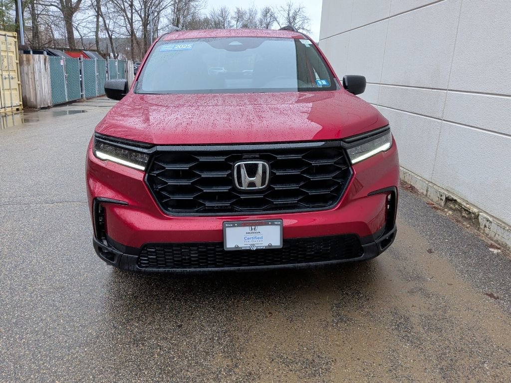 Certified 2025 Honda Pilot Sport image 3