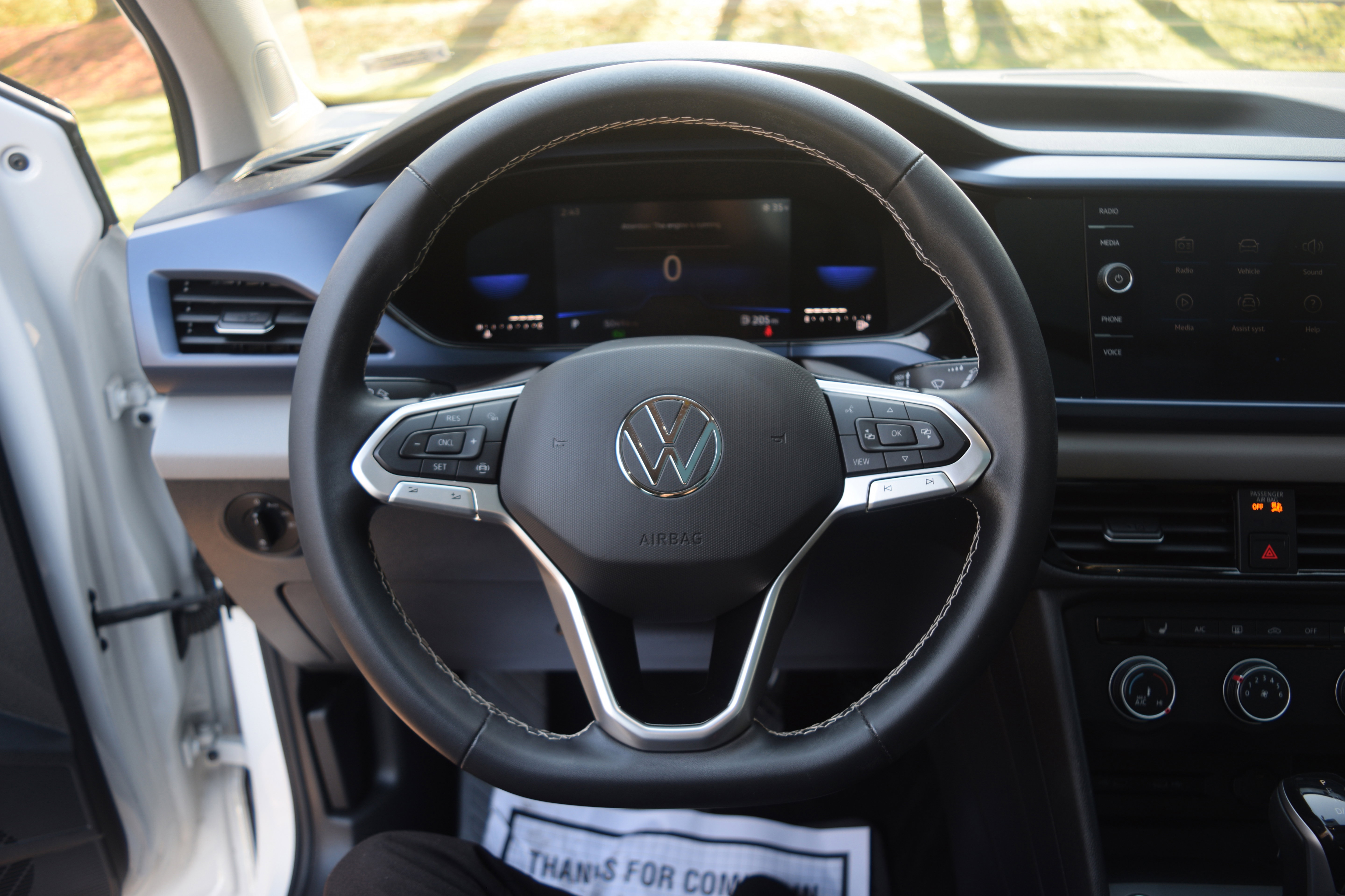 Used 2022 Volkswagen Taos SE w/ Panoramic Sunroof Package image 4