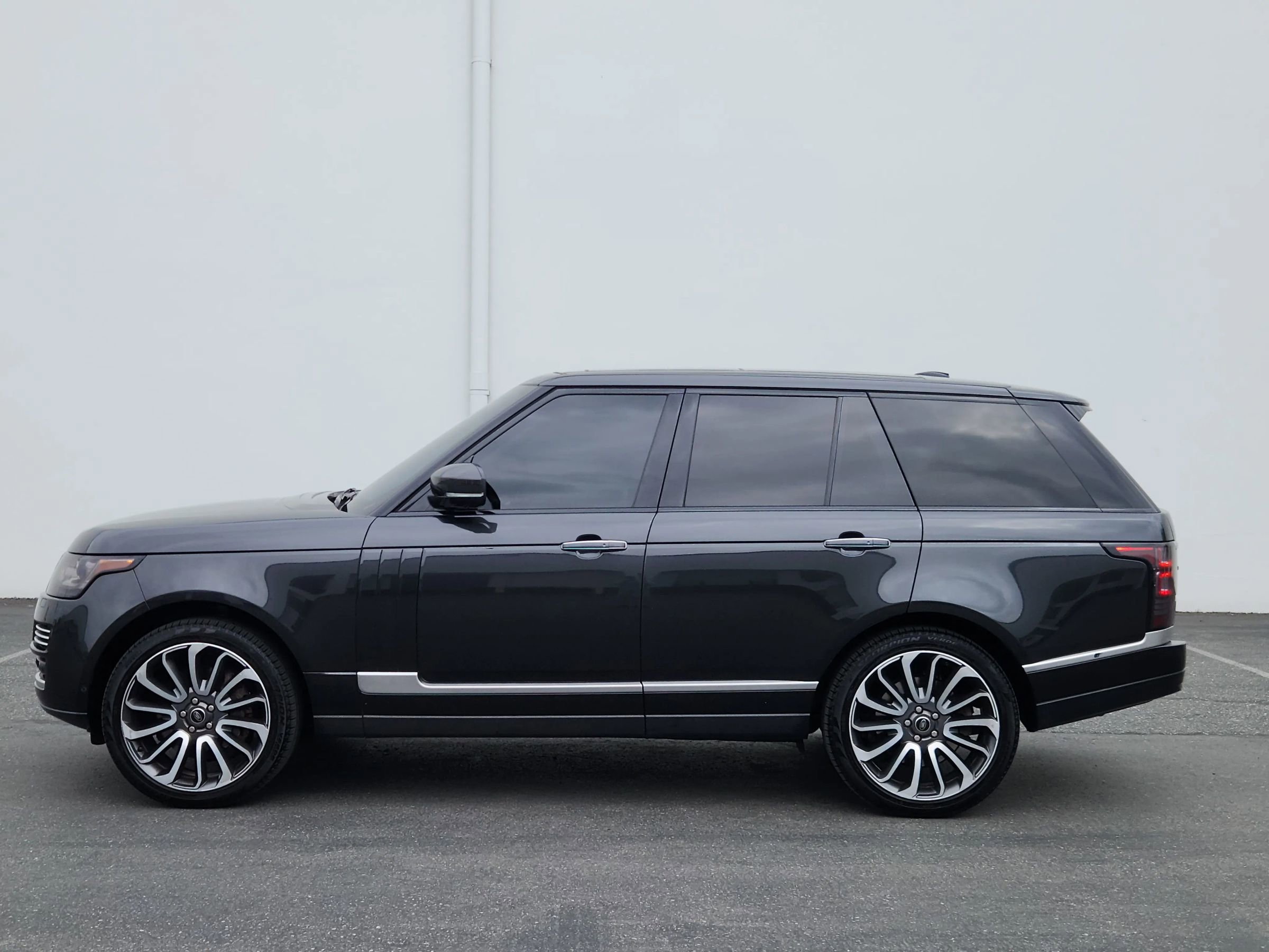 Used 2014 Land Rover Range Rover Autobiography AWD/4WD image 2