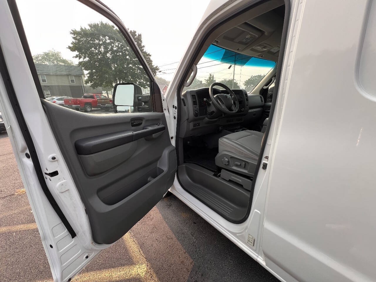 Used 2012 Nissan NV 3500 SV w/ Technology Pkg RWD image 13