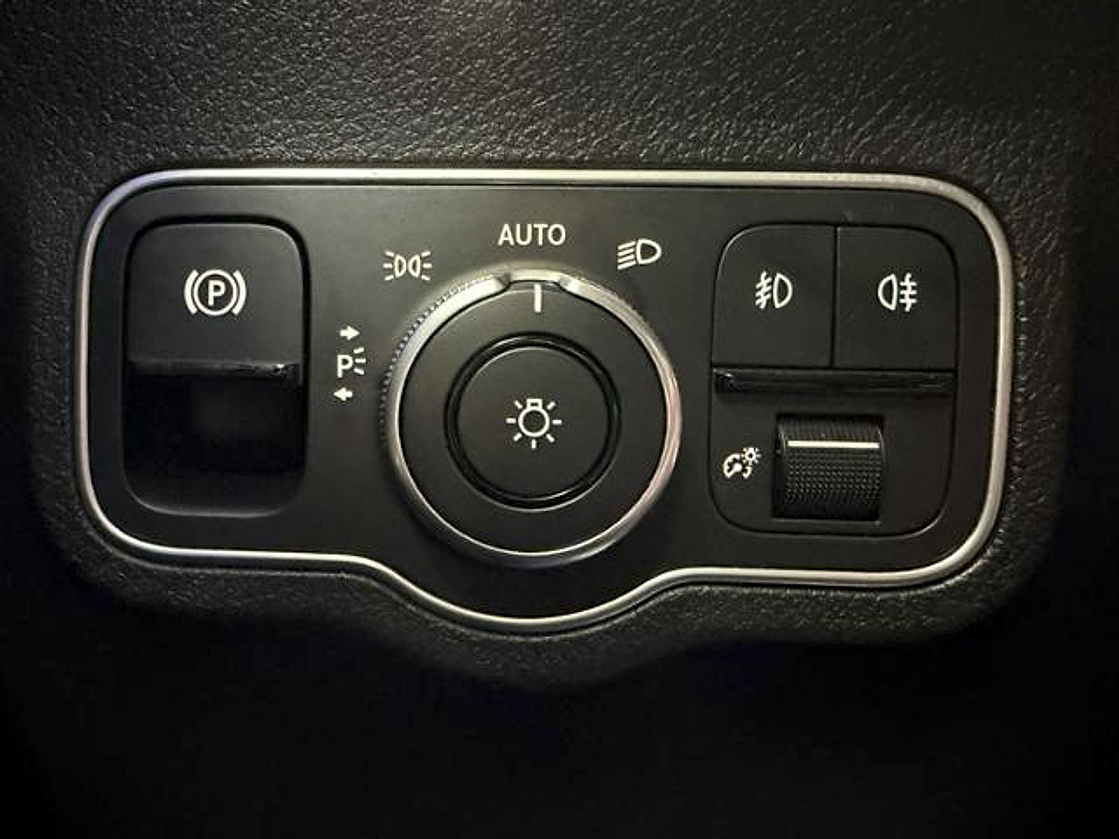 Used 2025 Mercedes-Benz GLB 250 image 23
