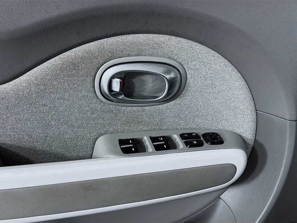 Used 2016 Kia Soul EV FWD image 17