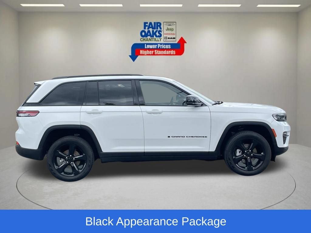 Certified 2024 Jeep Grand Cherokee Limited w/ Black Appearance Package AWD/4WD image 6