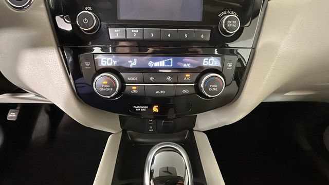 Used 2018 Nissan Rogue Sport SV w/ SV All-Weather Package FWD image 22