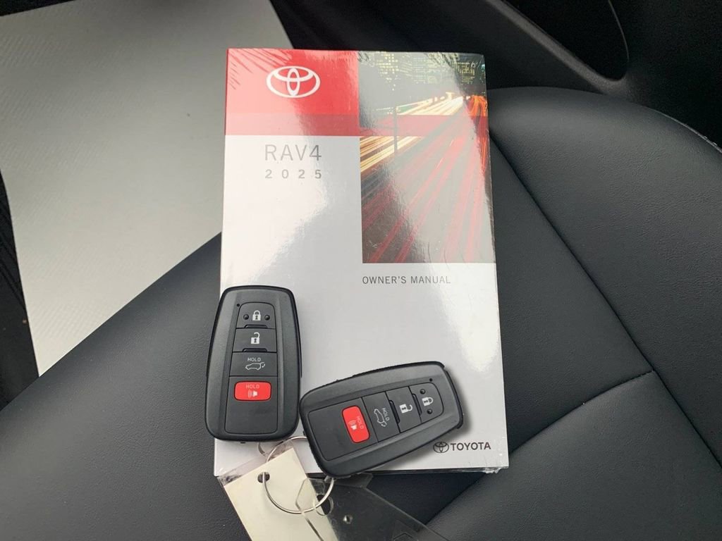 Used 2025 Toyota RAV4 XLE image 12