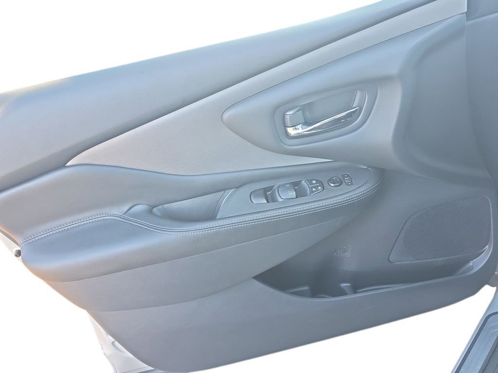 Used 2022 Nissan Murano SV w/ Cargo Package image 17