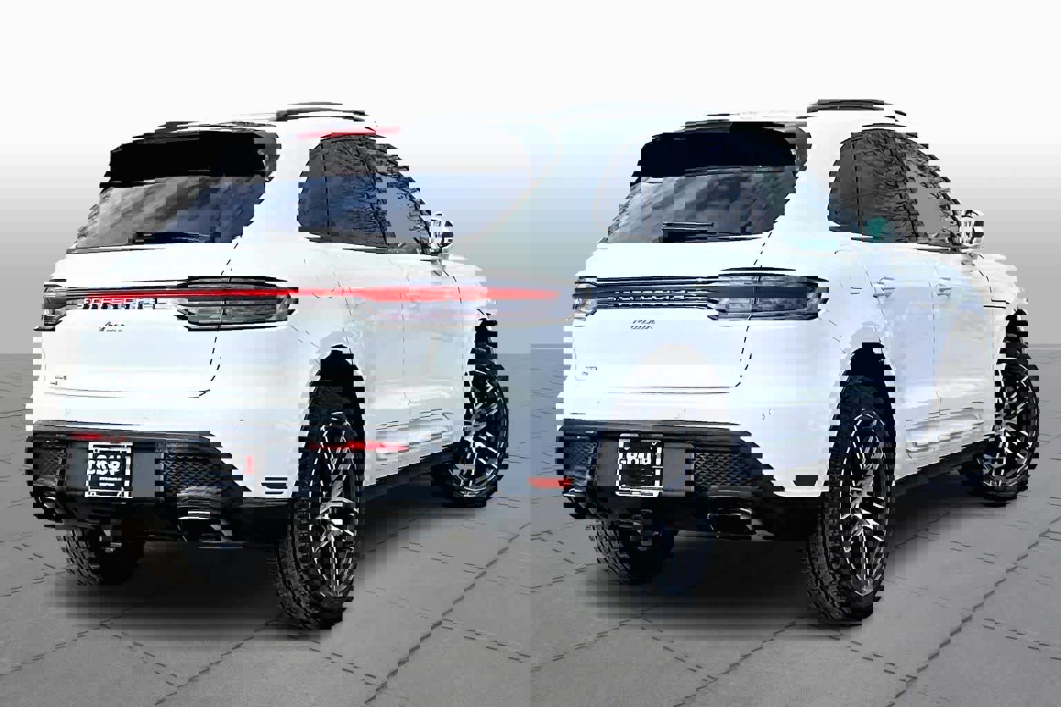 Used 2025 Porsche Macan image 13