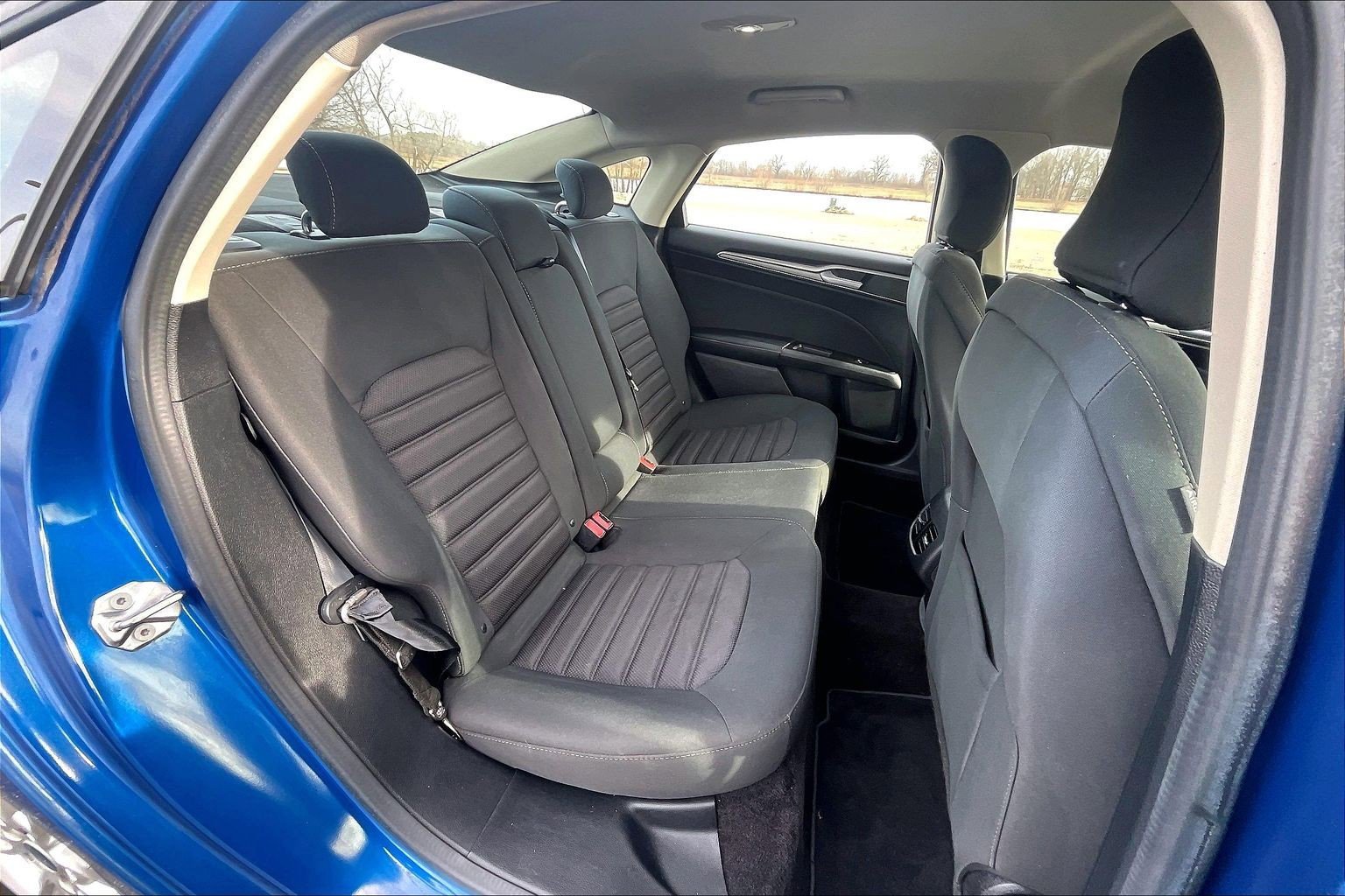 Used 2017 Ford Fusion SE w/ Fusion SE Technology Package image 16