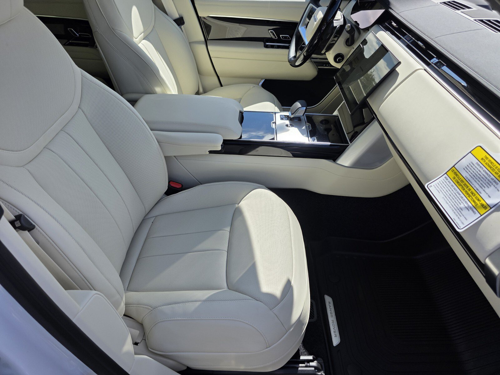 New 2026 Land Rover Range Rover SE AWD/4WD image 3