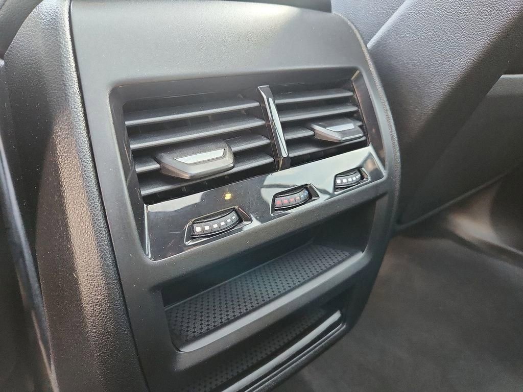 Used 2022 BMW X5 xDrive40i w/ Parking Assistance Package image 11