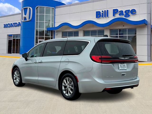 Used 2026 Chrysler Pacifica Limited image 3