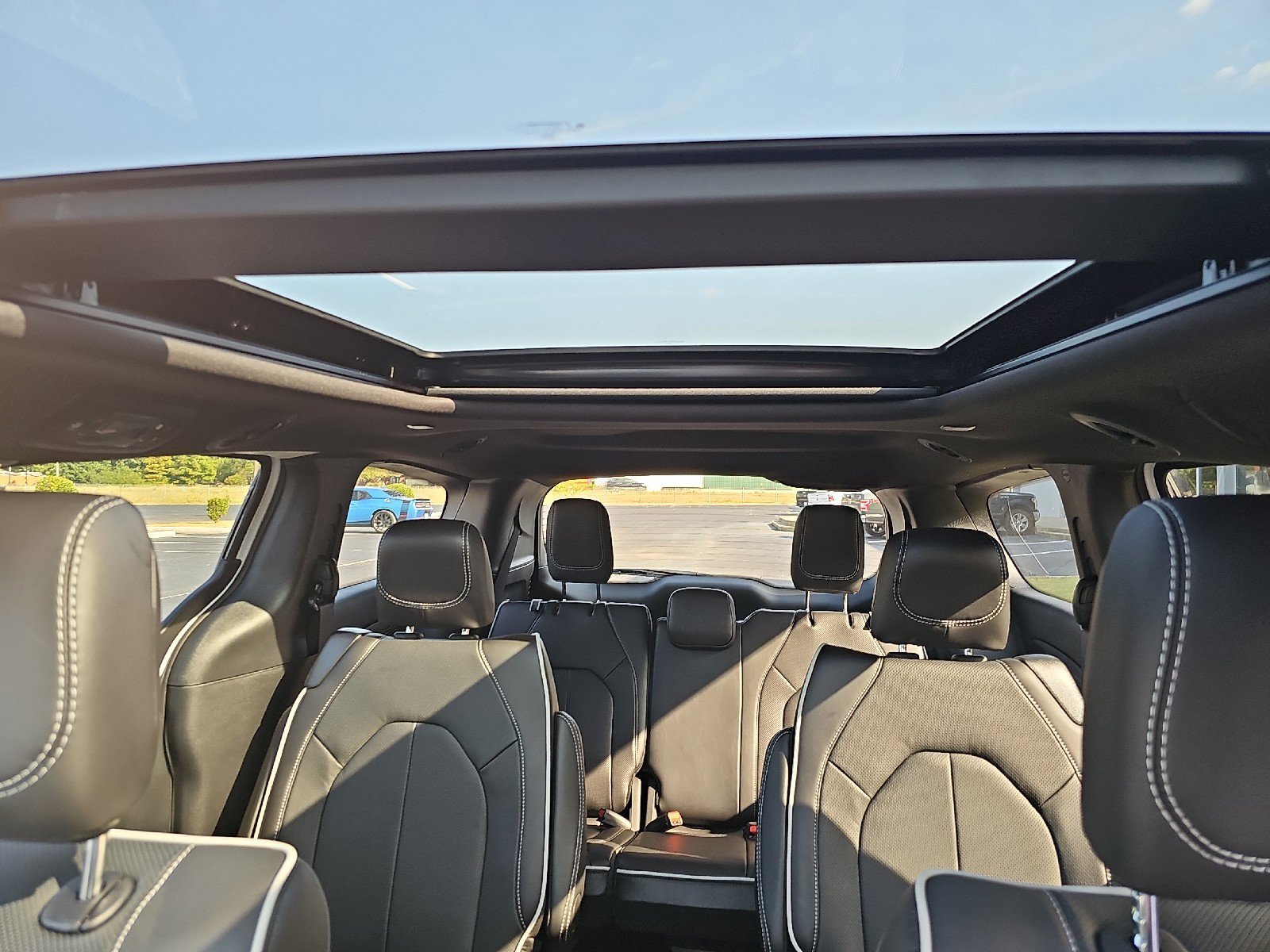 New 2026 Chrysler Pacifica Limited image 21