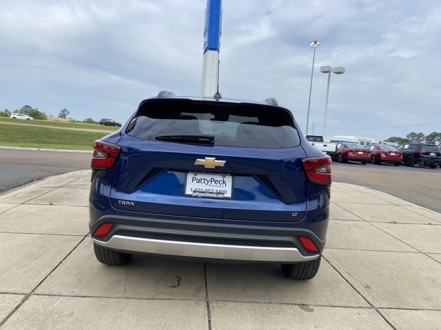 Used 2024 Chevrolet Trax LT w/ Driver Confidence Package FWD image 10