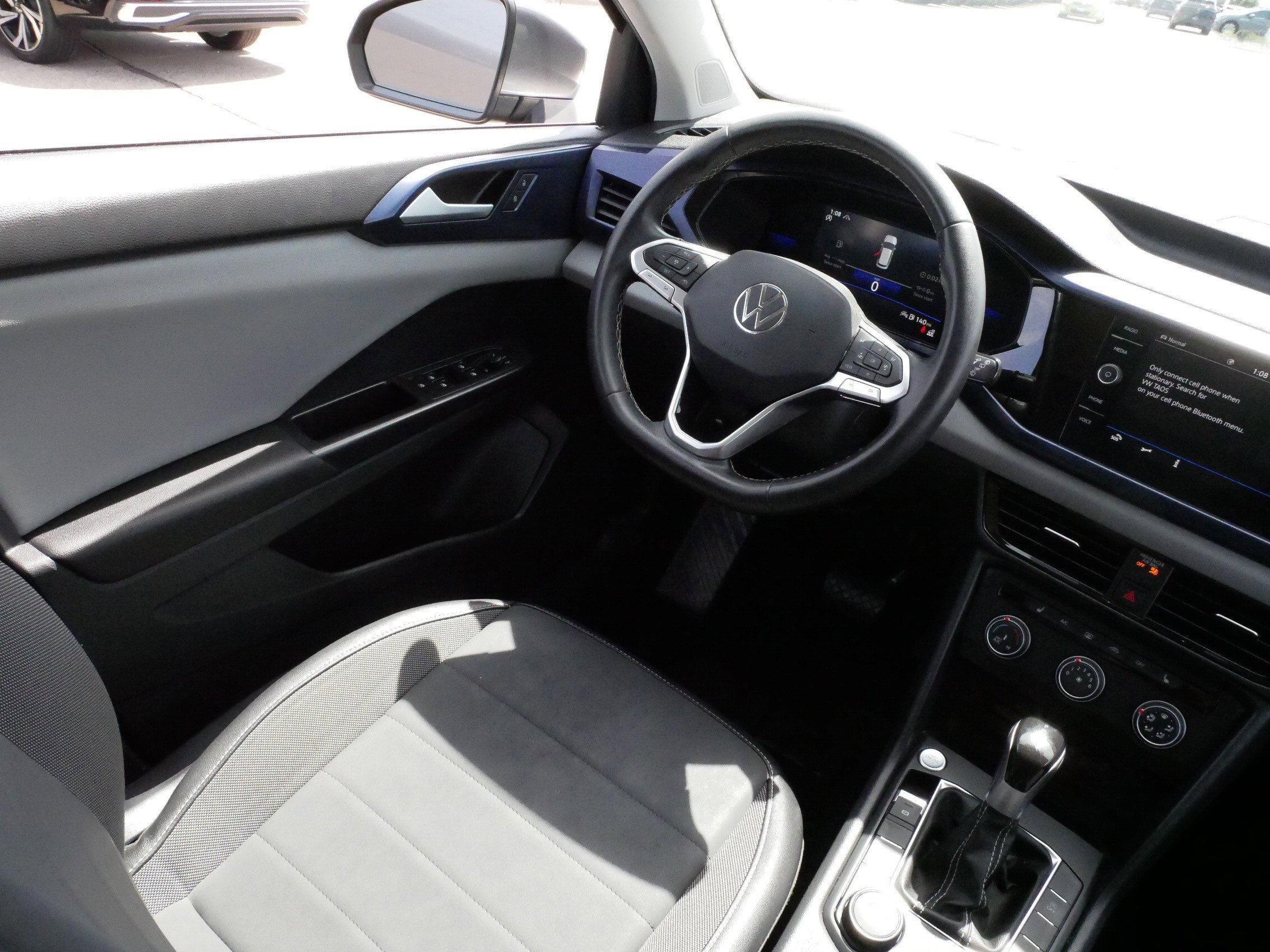 Certified 2022 Volkswagen Taos SE w/ Panoramic Sunroof Package AWD/4WD image 9