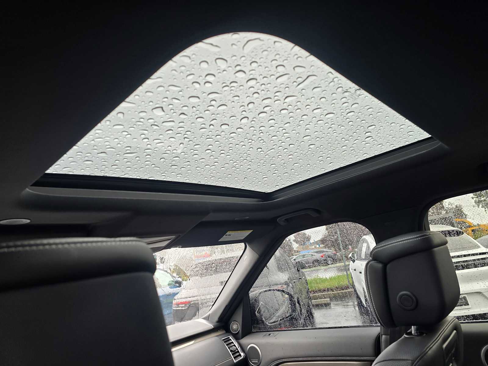 Used 2023 Land Rover Discovery Metropolitan Edition image 21