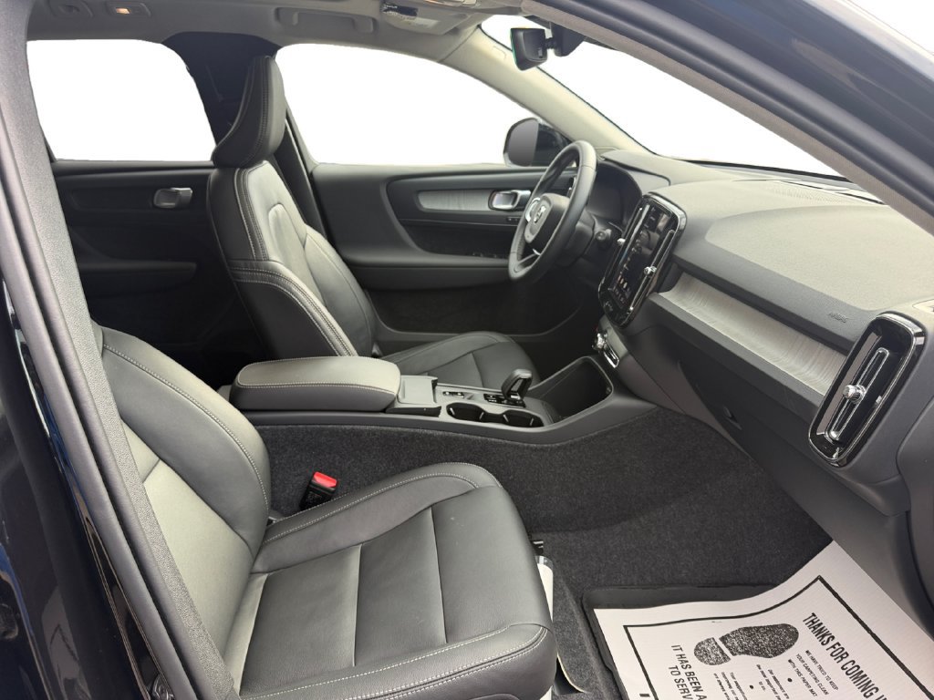 Used 2026 Volvo XC40 B5 Core w/ Protection Package Premier AWD/4WD image 30