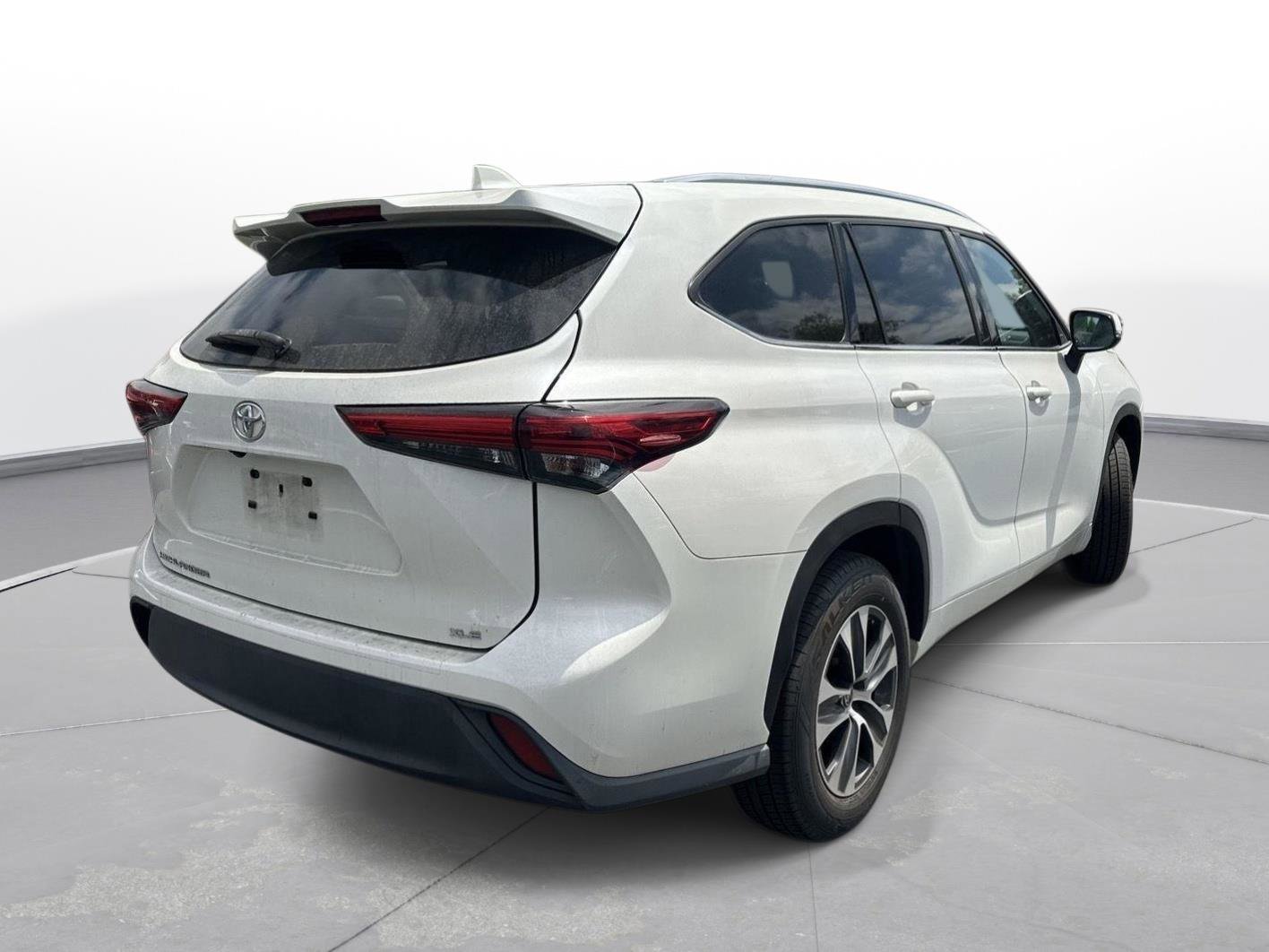 Used 2020 Toyota Highlander XLE FWD image 6