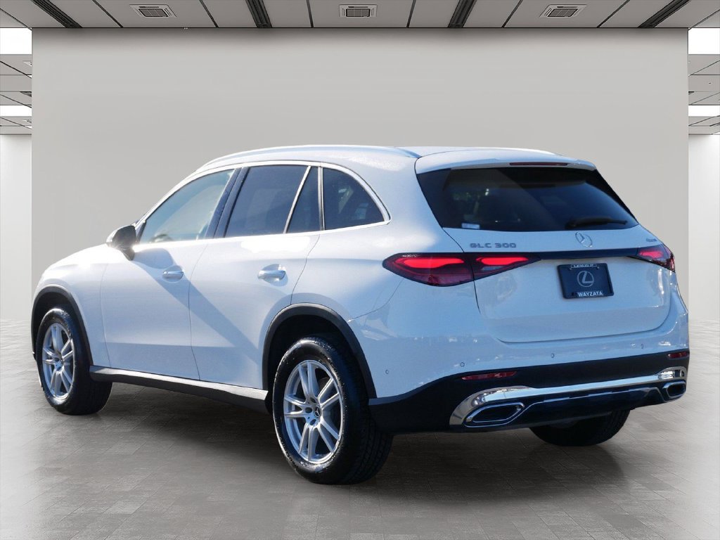Used 2025 Mercedes-Benz GLC 300 4MATIC image 4