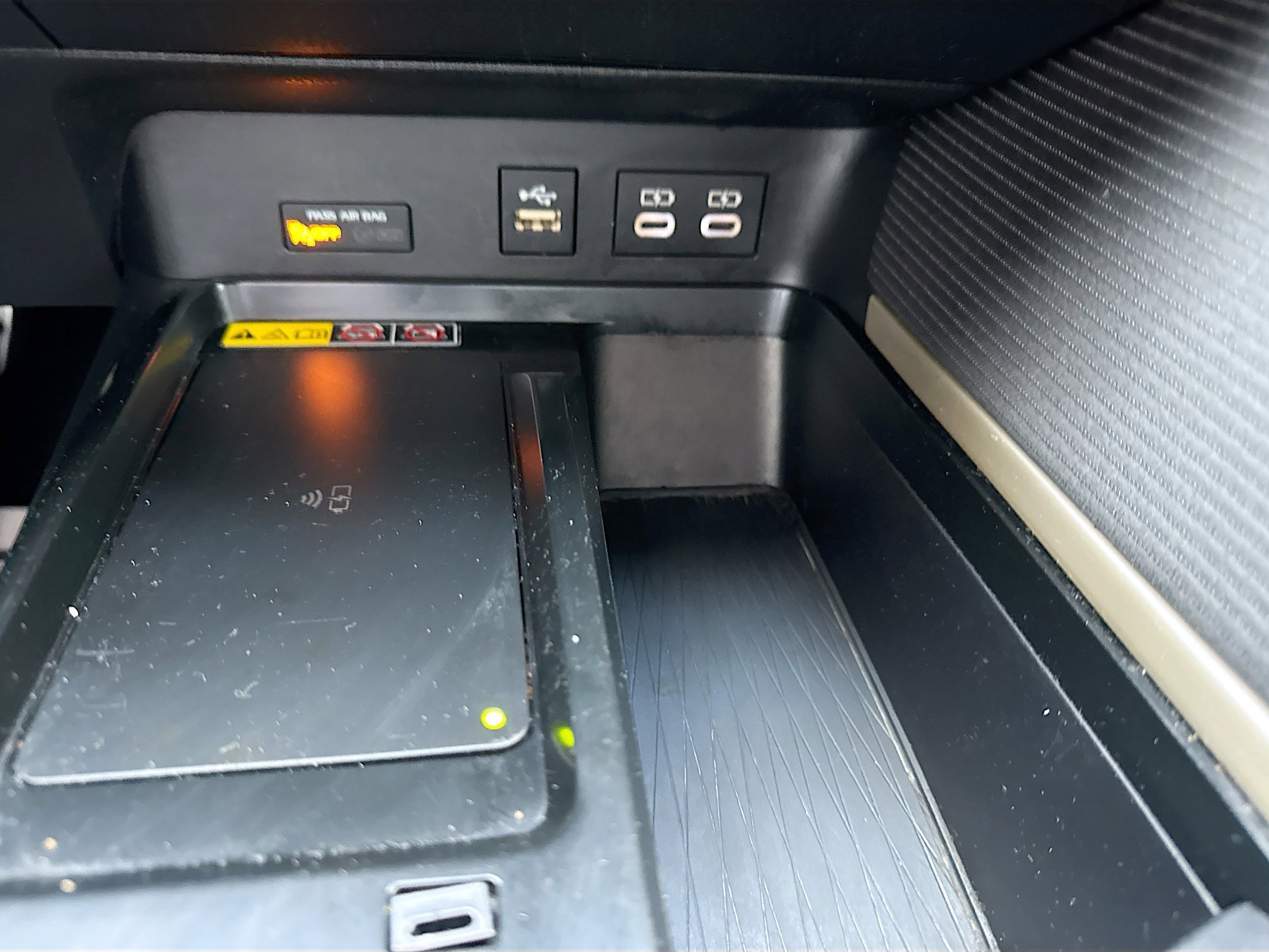 Used 2025 Toyota Camry SE w/ Multimedia Upgrade Package image 26