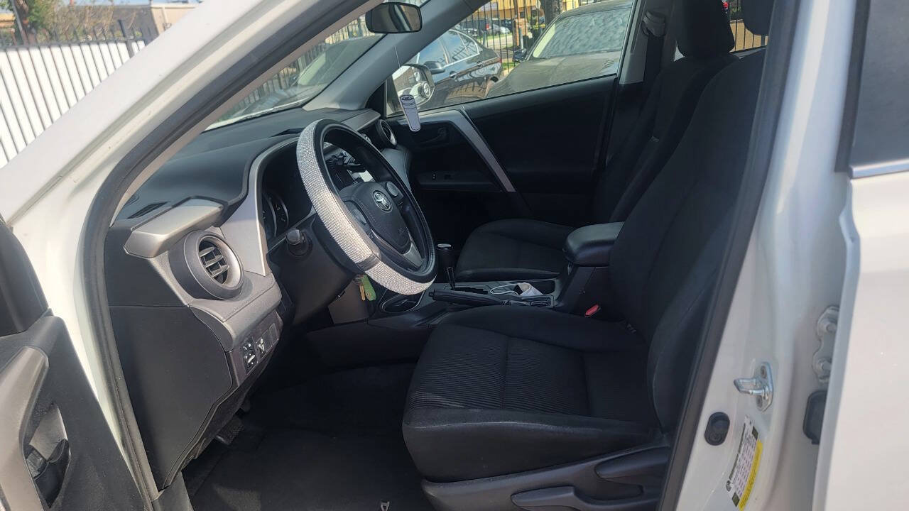 Used 2016 Toyota RAV4 LE FWD image 17