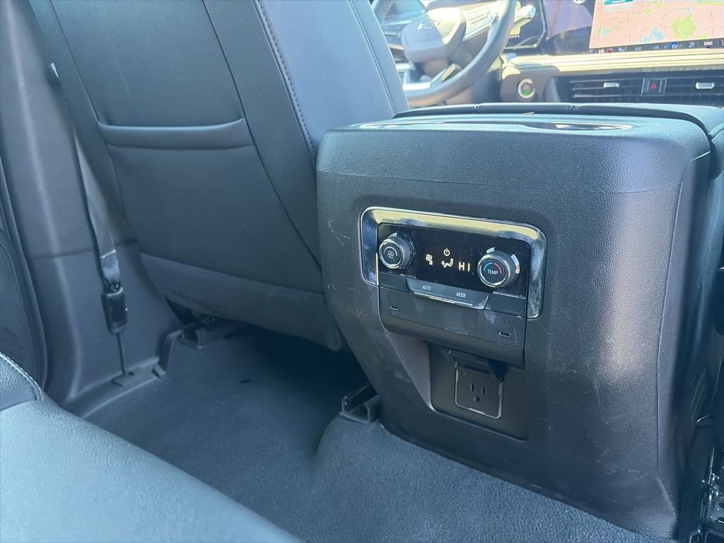 Used 2025 Chevrolet Suburban Z71 image 20