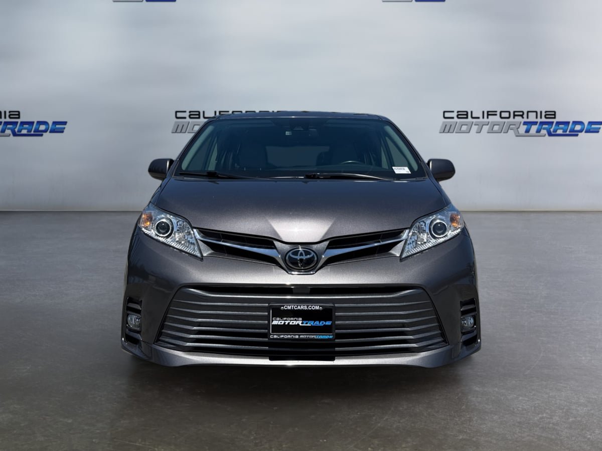 Used 2018 Toyota Sienna XLE w/ XLE Navigation Package AWD/4WD image 2