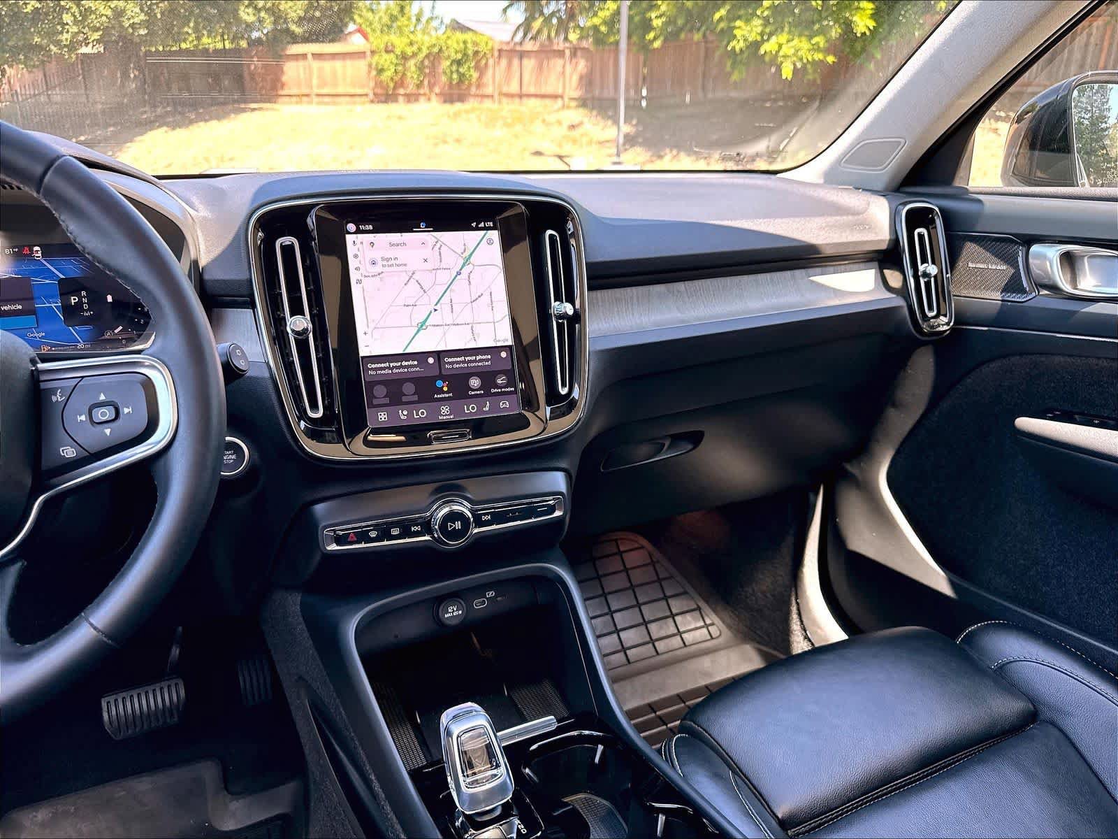 Used 2023 Volvo XC40 B5 Plus w/ Driver Assist Package AWD/4WD image 9