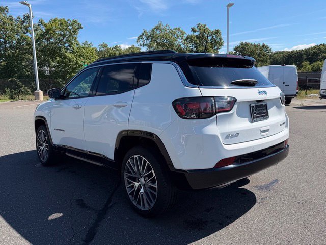 Used 2023 Jeep Compass Limited AWD/4WD image 5