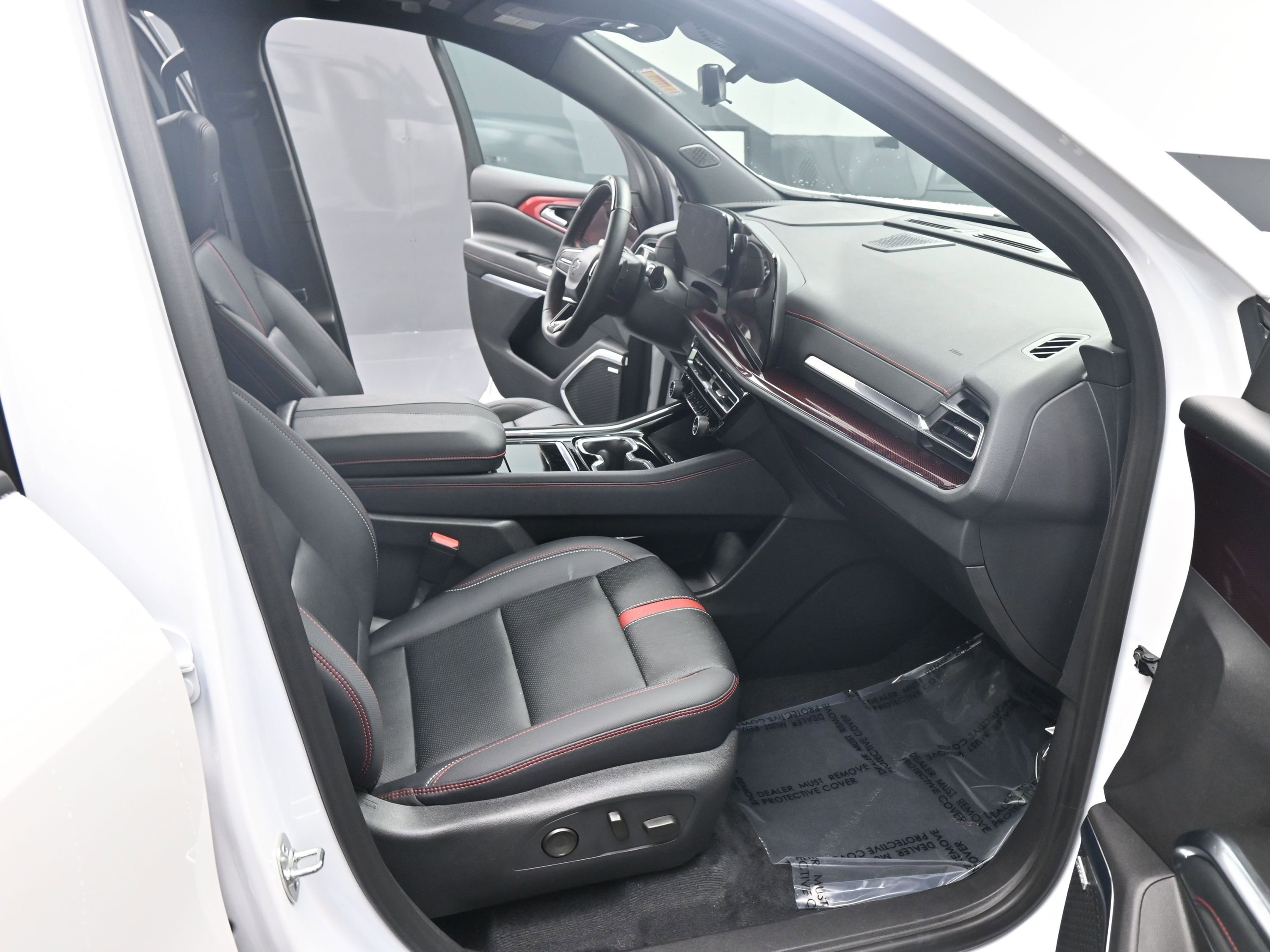 Used 2025 Chevrolet Traverse RS image 20