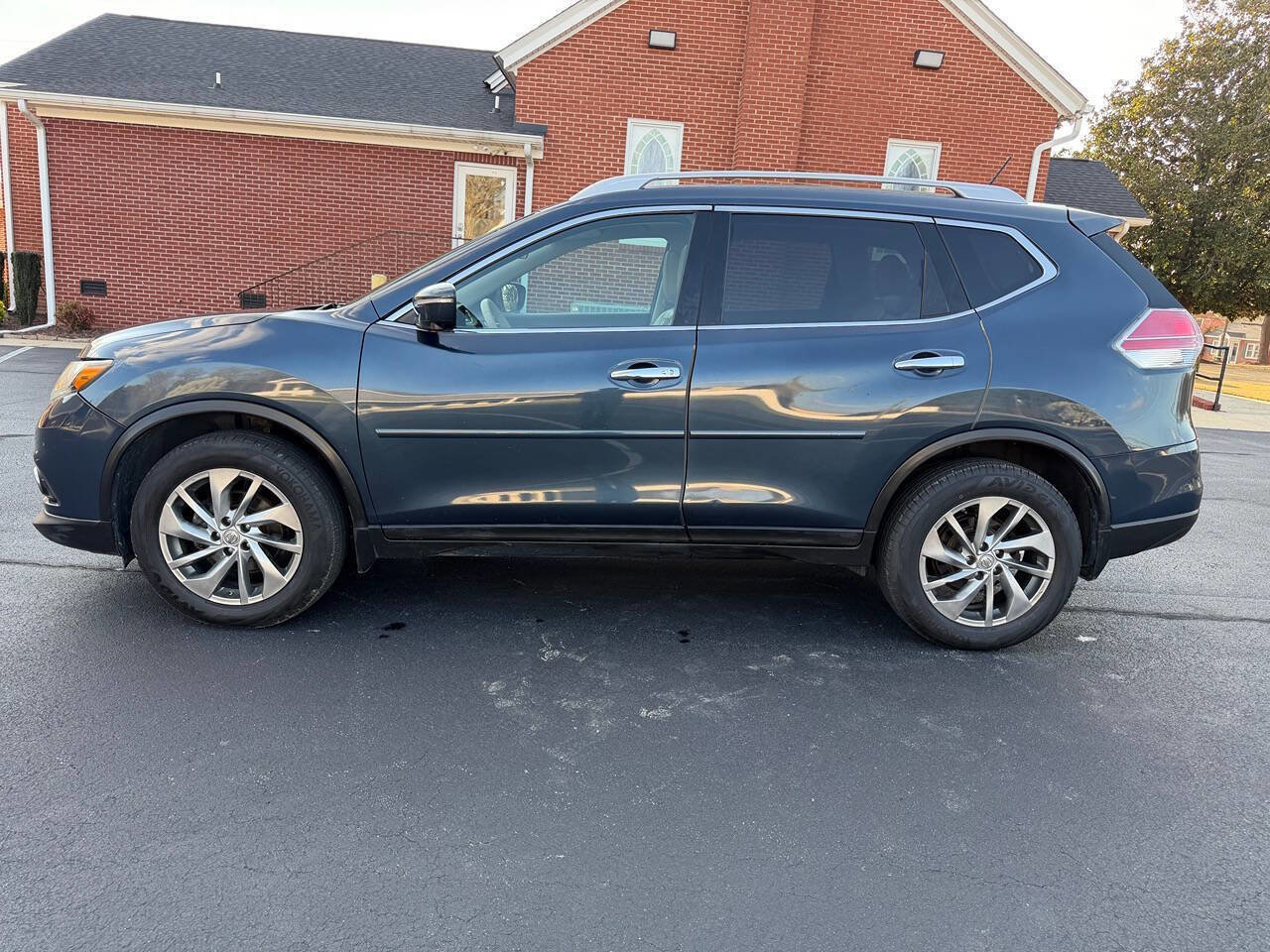 Used 2015 Nissan Rogue SL w/ SL Premium Package image 8