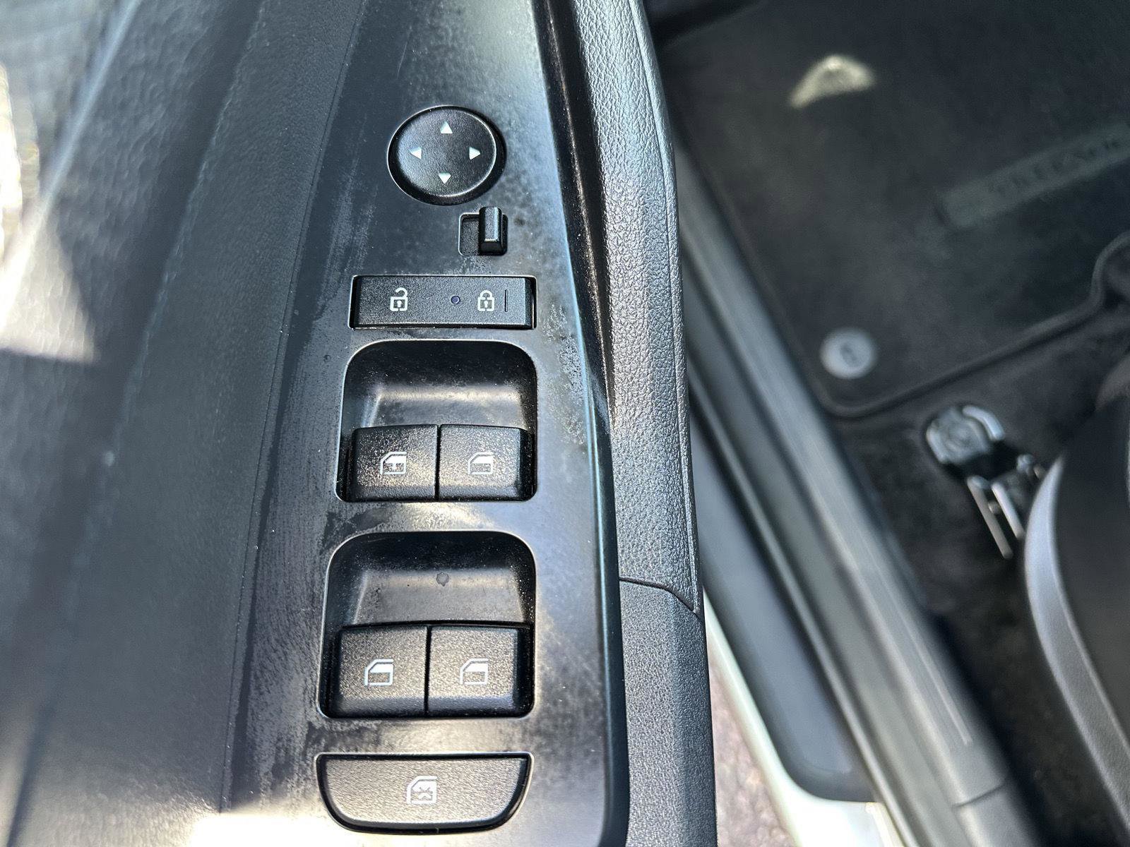 Used 2025 Kia Sportage LX FWD image 16