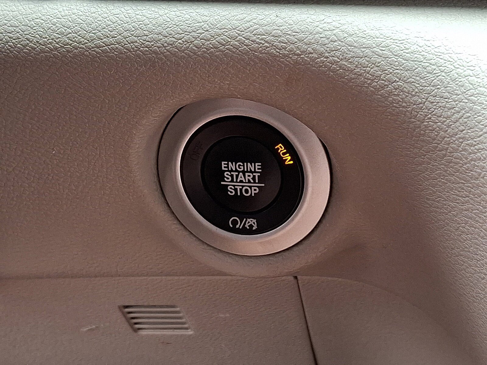 Used 2023 Chrysler Voyager LX FWD image 23