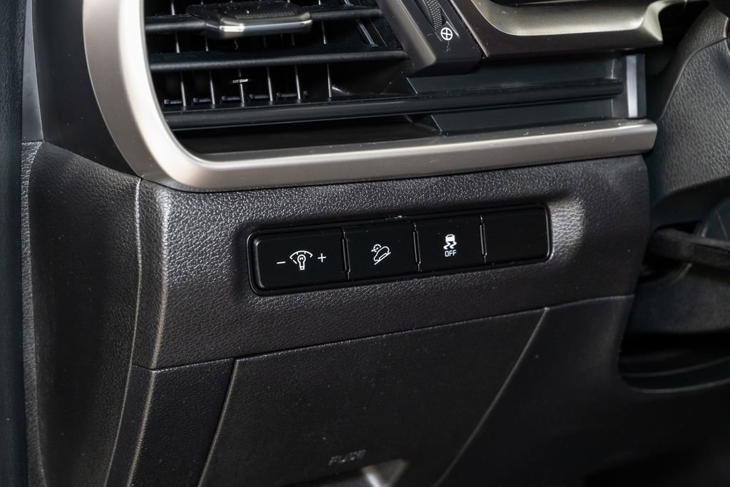 Used 2023 Kia Telluride LX image 11