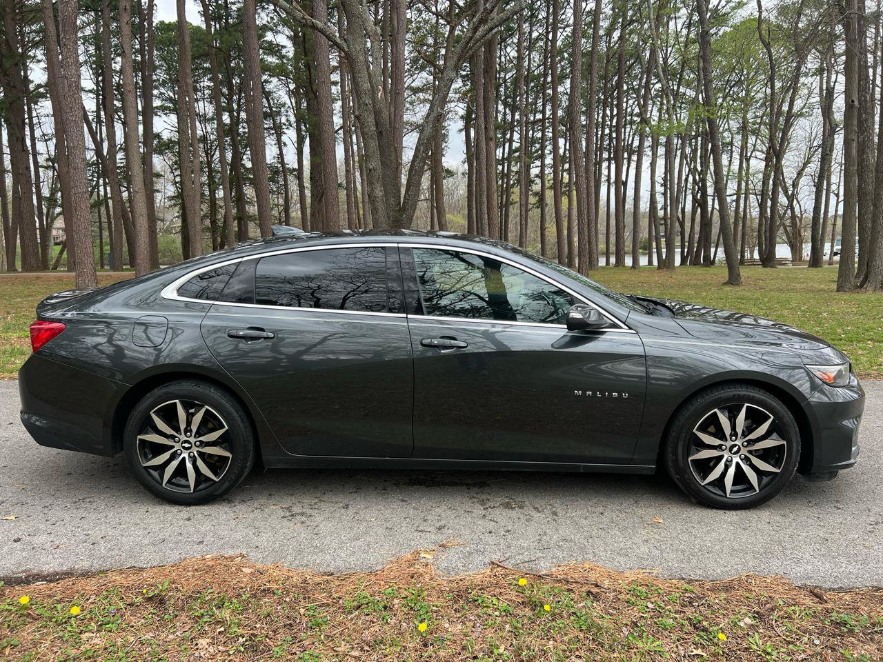 Used 2016 Chevrolet Malibu LT FWD image 5