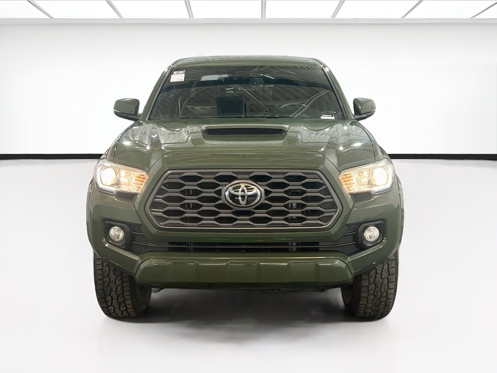 Used 2021 Toyota Tacoma TRD Sport w/ Technology Package RWD image 2