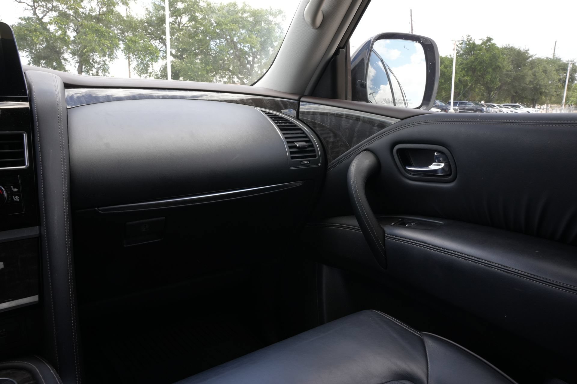 Used 2023 Nissan Armada Platinum w/ Captain's Chairs Package RWD image 8