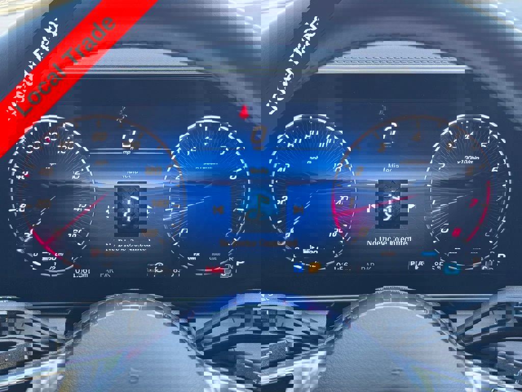 Used 2025 Mercedes-Benz GLC 300 4MATIC image 3