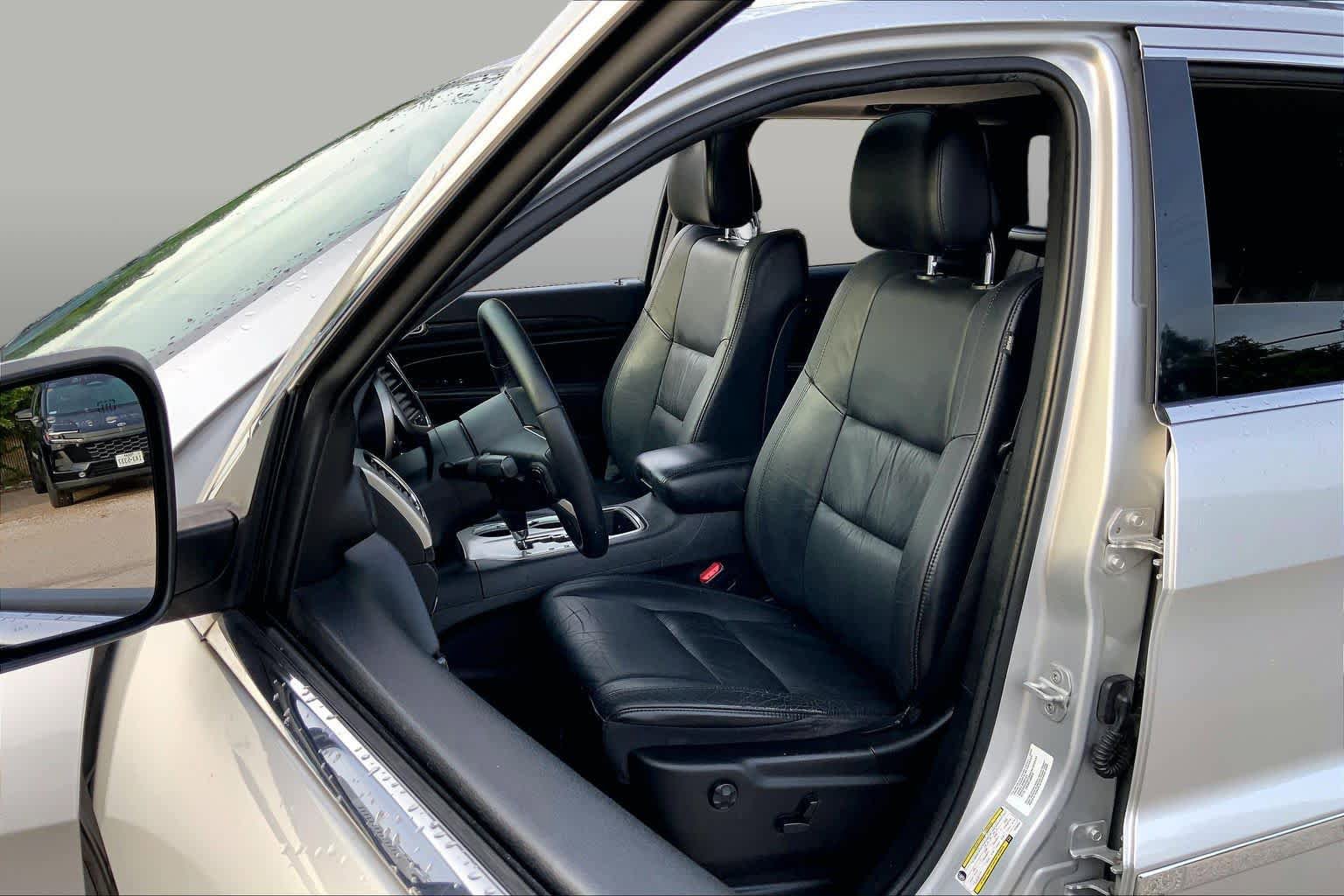 Used 2012 Jeep Grand Cherokee Laredo AWD/4WD image 7