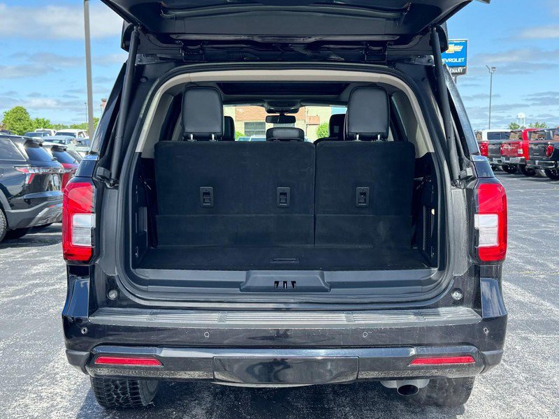 Used 2023 Ford Expedition XLT AWD/4WD image 5