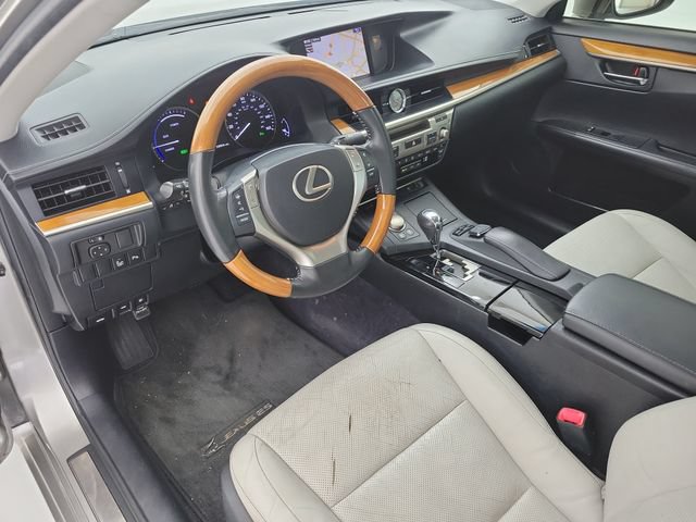 Used 2015 Lexus ES 300h w/ Navigation System Package FWD image 18