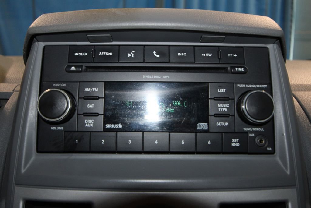 Used 2010 Chrysler Town & Country Touring image 12