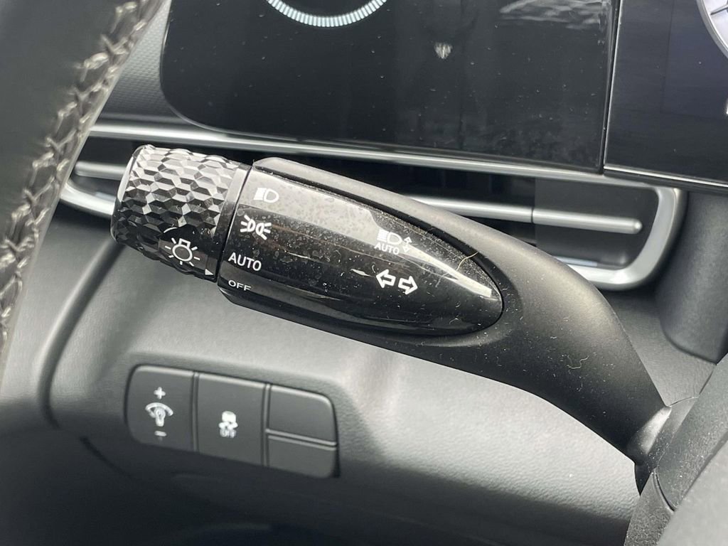 Certified 2025 Hyundai Elantra SEL image 12